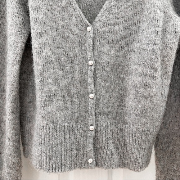 Old Navy Cozy Cardigan Sweater V Neck Pearl Button light Gray sz Medium Tall - Picture 4 of 7